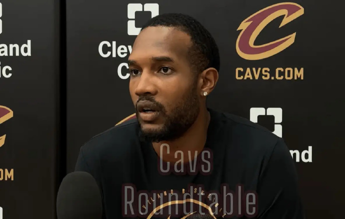 莫布利拿下最佳防守球员，5年合同自动从2.24亿涨到2.69亿。很多人喷他不值得