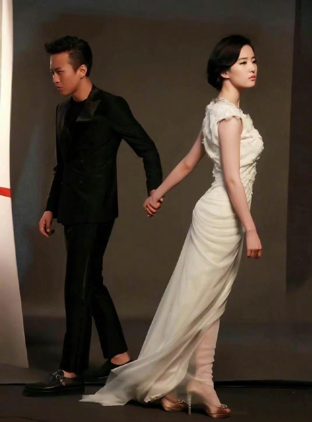 刘亦菲邓超写真
刘亦菲邓超写真