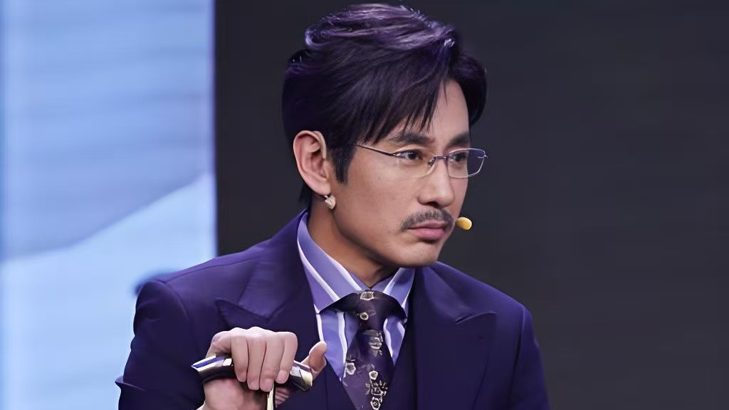 《冬去春来》中的小配角，曾是影帝，和圈外妻子恩爱多年，二搭童蕾甘当绿叶