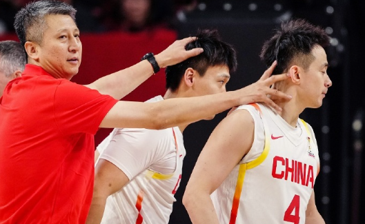 中国男篮在26日晚世预赛客场以87比80逆转取胜日本男篮，他们获得了世预赛的第一