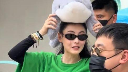 张柏芝现身三亚，玩具店给儿子买礼物！