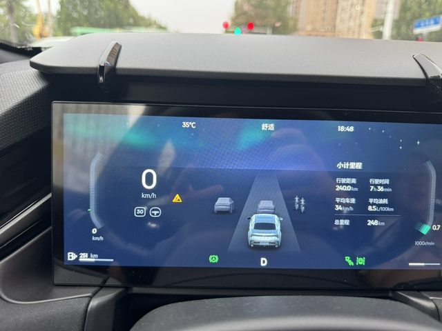 领克03仪表盘标志啥意思呀
就是在码表右侧边有个黄色的三角，施工的样子，啥情况新