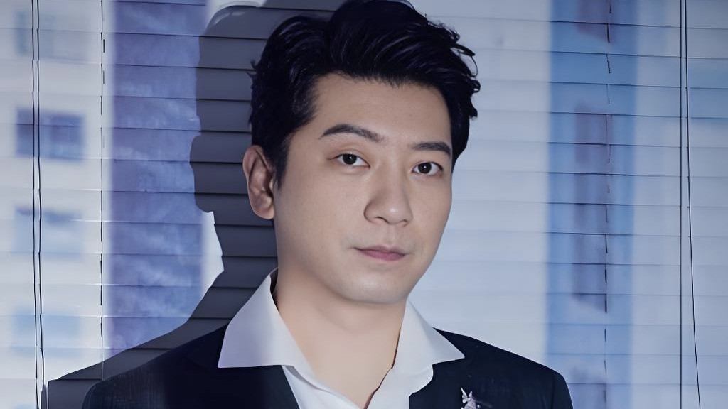 原来他们是夫妻，出演《冬去春来》他又火了，长相不帅，老婆很漂亮，也是演员