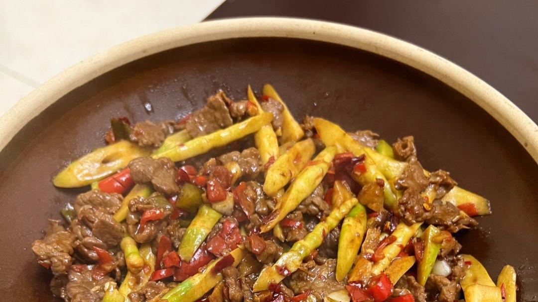 春笋伴牛肉，一口鲜掉眉毛