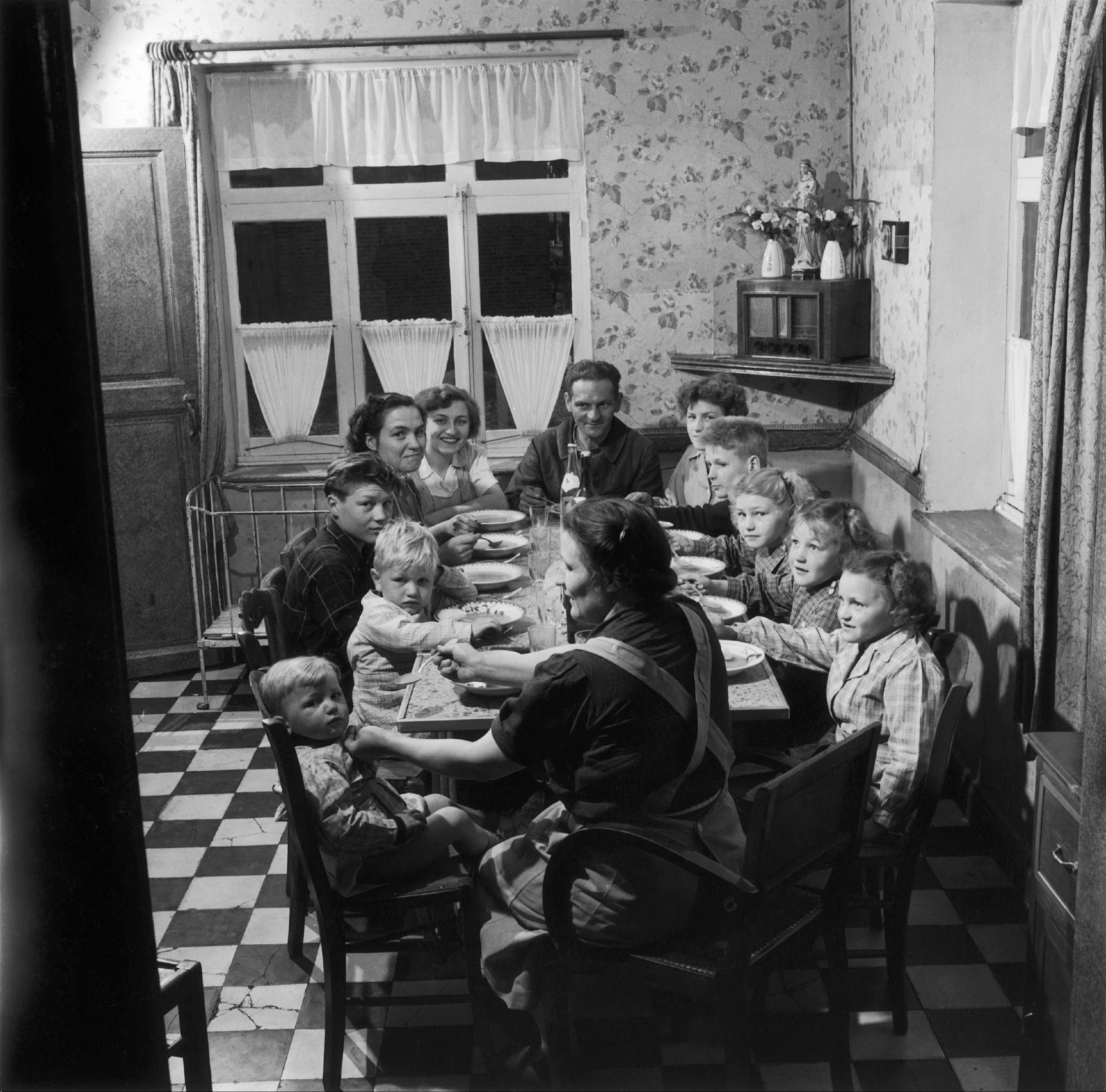  早，恰饭冇？（1954年法国老照片）