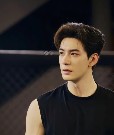 现在最无语的人就是陈星旭了吧？
有网友说他是妈宝男，快三十了还跟爹妈住一起…
​