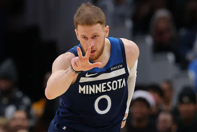 到了季后赛，迪文琴佐和多森姆谁才是更适合森林狼的首发？

其实从多森姆加盟我狼以