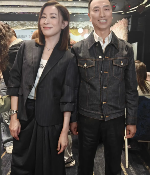 71岁富豪久别重逢佘诗曼好开心
被指是港姐之争的男人，否认追求过阿佘
71岁香港