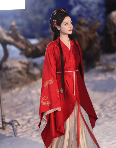 搅拌着彩虹般的日子，每一口都甜蜜沁心