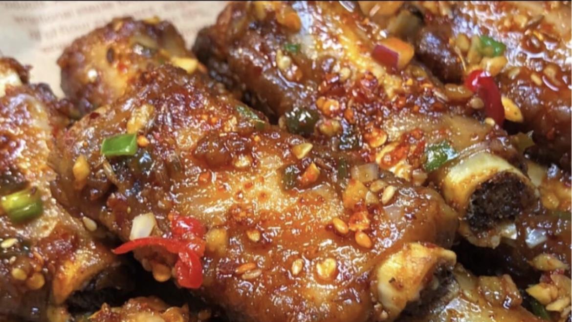 蒜香椒盐排骨：外酥里嫩，零失败的家常硬菜