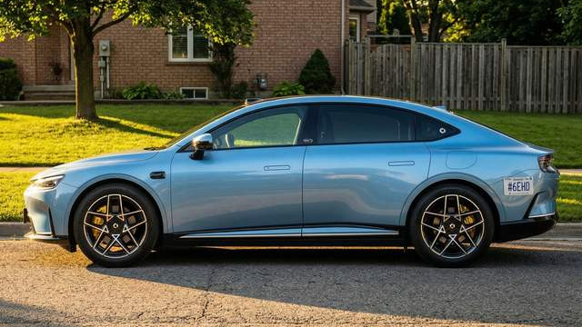 摒弃浮夸视觉，全新smart精灵6号蓝色诠释高级底色