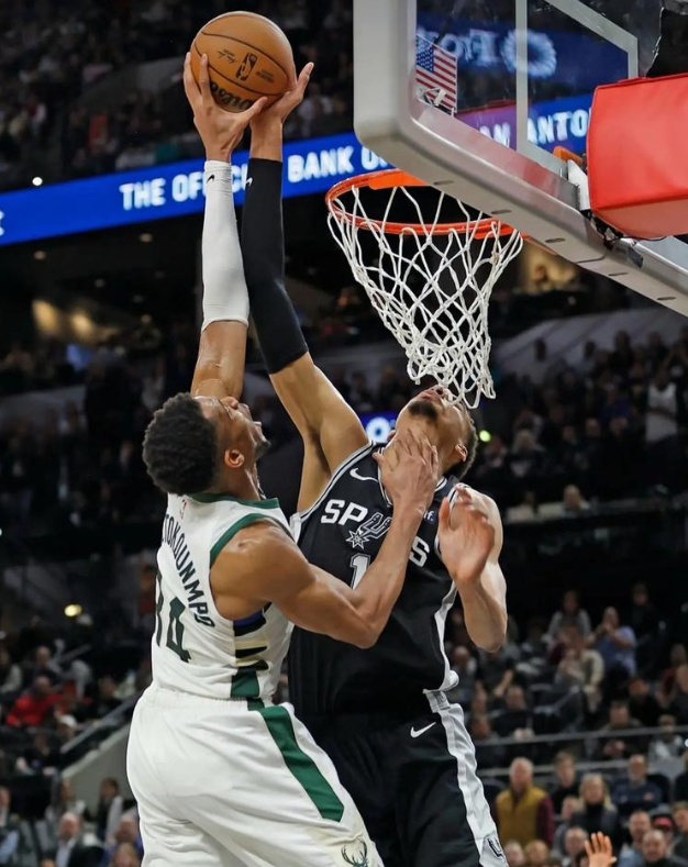 2026年NBA总决赛马刺对阵尼克斯，目前大比分1-2落后，马刺仍保有翻盘希望，