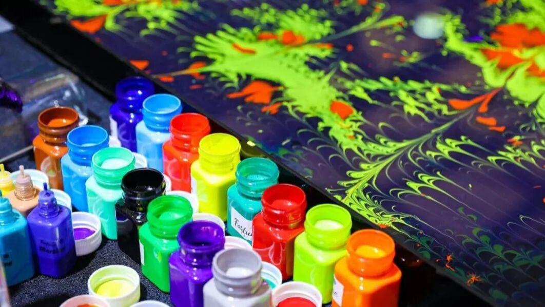 海信电视全力奔跑，只求留在原地