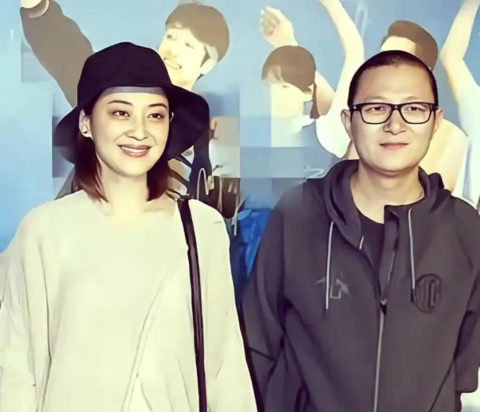 梅婷和曾剑绝对要算一对，没有轰轰烈烈的求婚