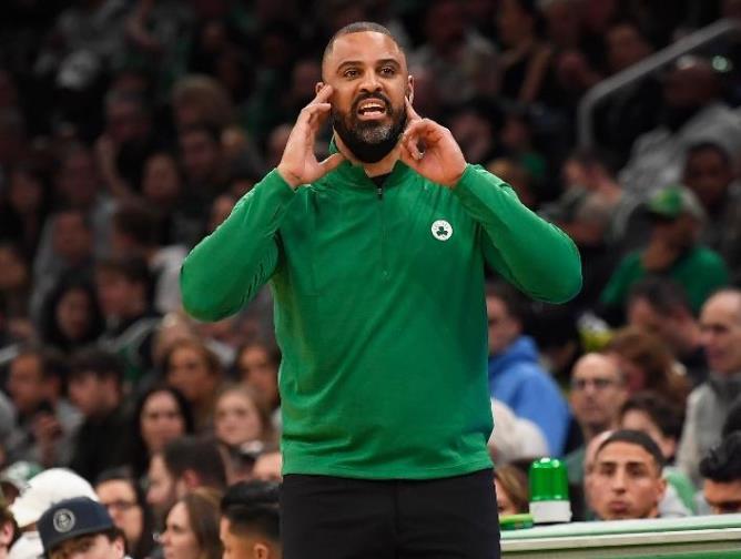 前一天火箭主帅乌度卡还亲自透露，火箭队可能不会有大型的交易，虽然现在交易截止日马