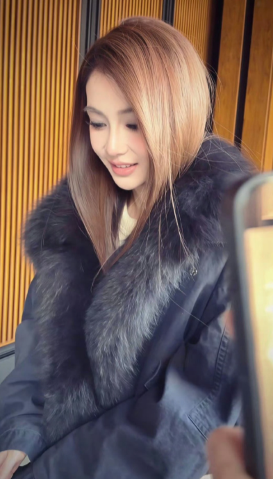 哇塞!最近直播里Angelababy黑长直烟熏妆复刻早期混血神颜！紫色高定搭运动