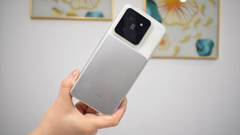 西圣PB-Air超薄磁吸充电宝：轻薄、磁吸、安全、快充全都要！