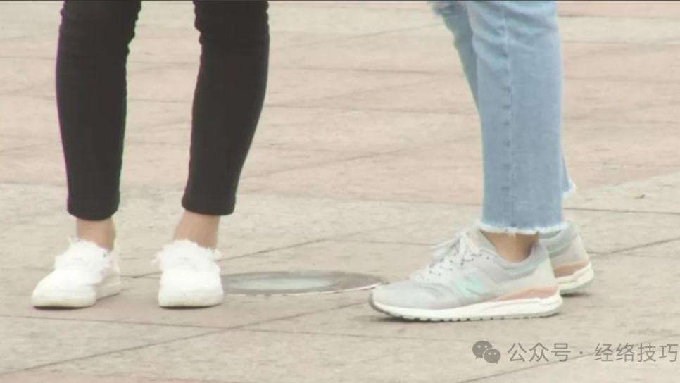 总手心热、脚底凉？试试这一个动作，把窜上来的虚火“拽”回脚底