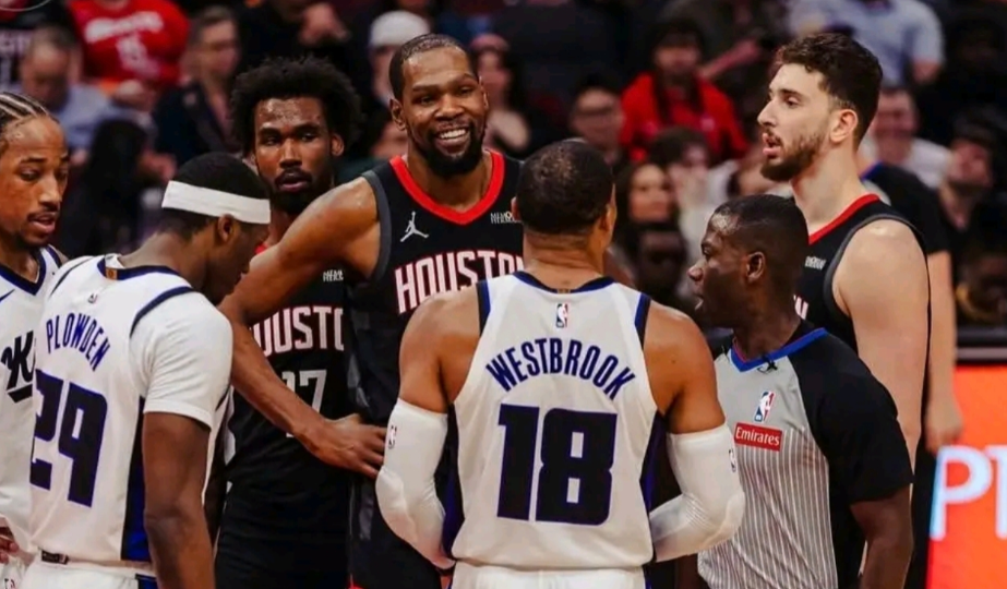 坏了，东契奇有可能回归！

我就说东契奇很可能提前回归的，就看头两场比分，要是火