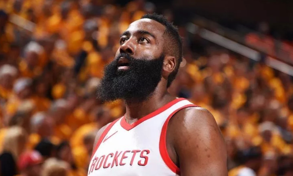 哈登主动寻求交易，其实原因都好理解。哈登要求快船队续约自己，但快船队并没有实现哈