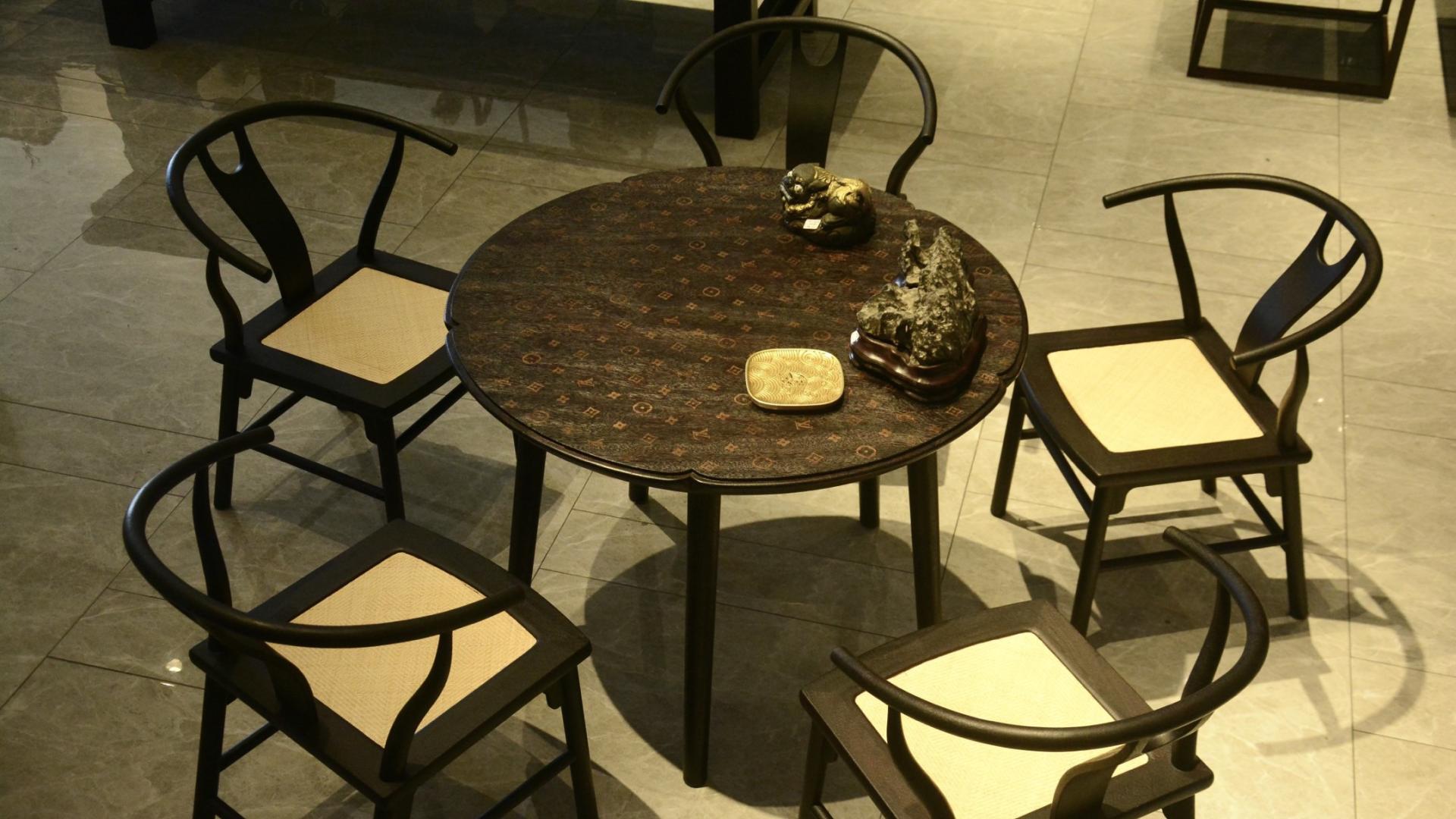 奢雅相融，LV驴纹海棠形，铁力木小圆桌