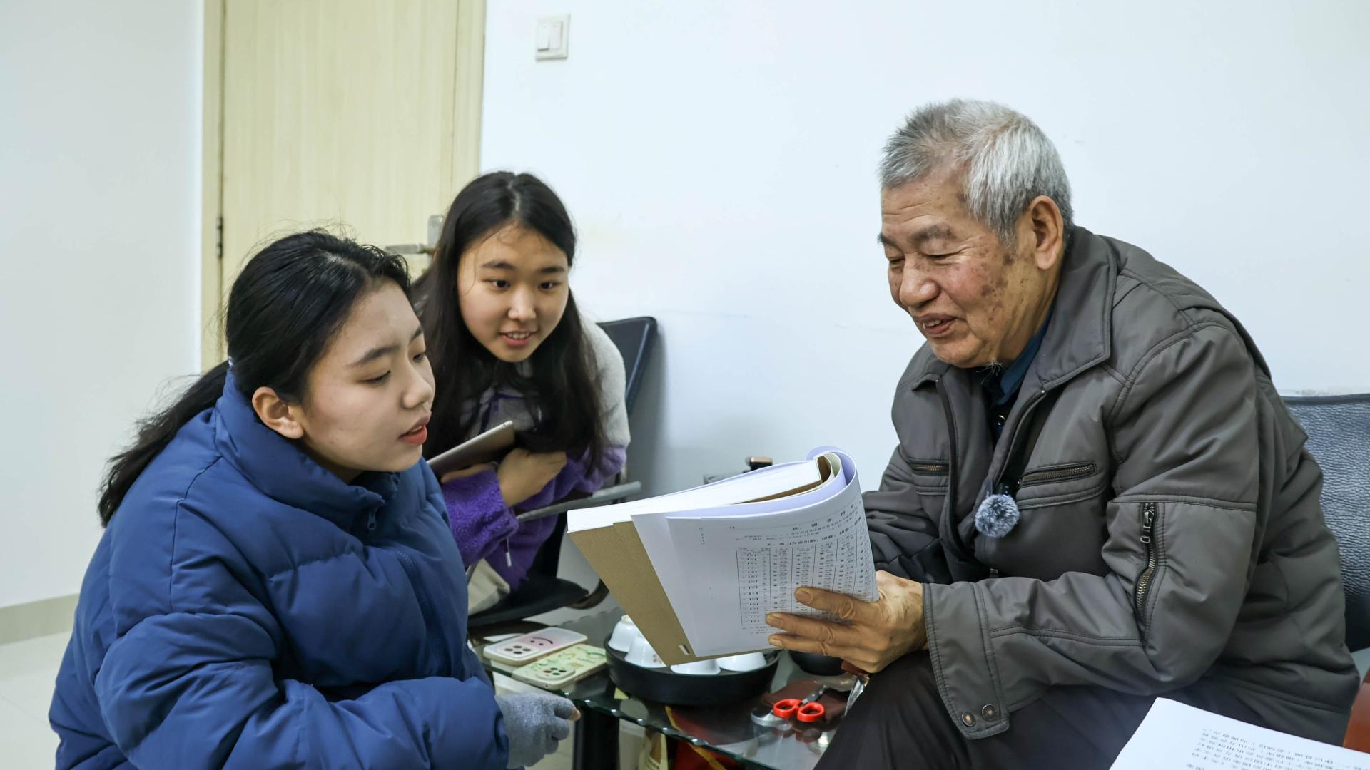 铜陵扎根守乡音 东山著典辑闽语  ——福建师范大学“牵手”实践队赴东山县铜陵镇拜访许培斌老师