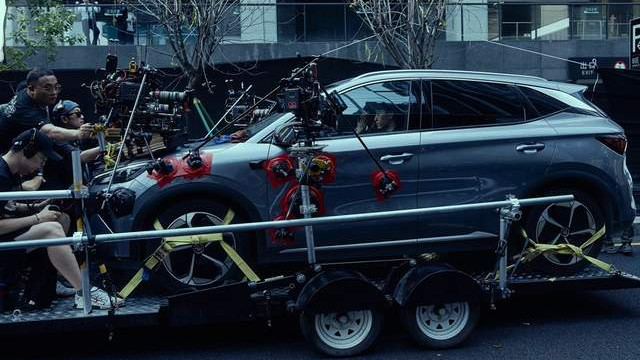 春节电影档票房第二！《惊蛰无声》国产车硬控荧幕，车戏太上头！