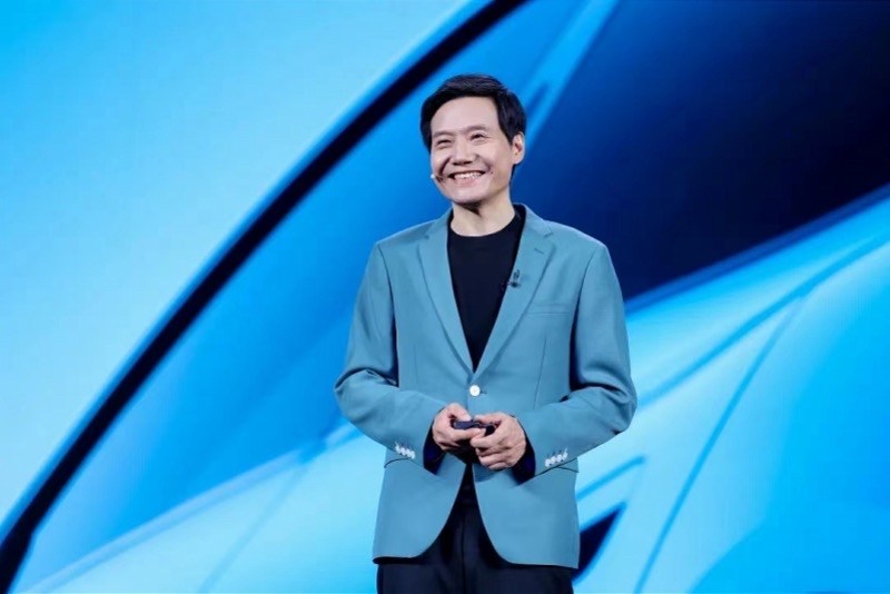 雷军“请动半个车圈”！小米新SU7 21.99万起，王传福、李想、何小鹏罕见同框