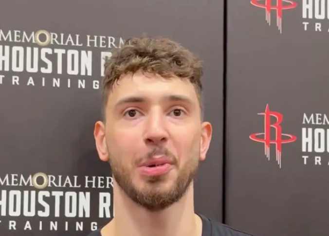 NBA季后赛G5，湖人（3）将对阵火箭（1）。
被问及湖人打算在第五场开局就上身