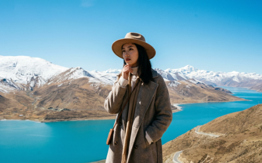 我在自家奢侈品店当柜姐，谈下百万大单却被店长划给整容脸还遭开除，我笑着离开，转头以集团千金身份杀回