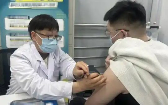 男大学生被流浪狗咬了后意外离世，母亲哭诉生前已打5针疫苗，医生：打完疫苗后，你疏忽了这个三细节