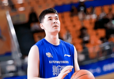 新疆男篮官宣阿不都沙拉木赛季报销。新疆男篮官方宣布，阿不都沙拉木跖骨骨折将缺席本