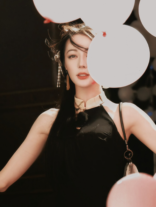 迪丽热巴的美，不张扬却深入人心