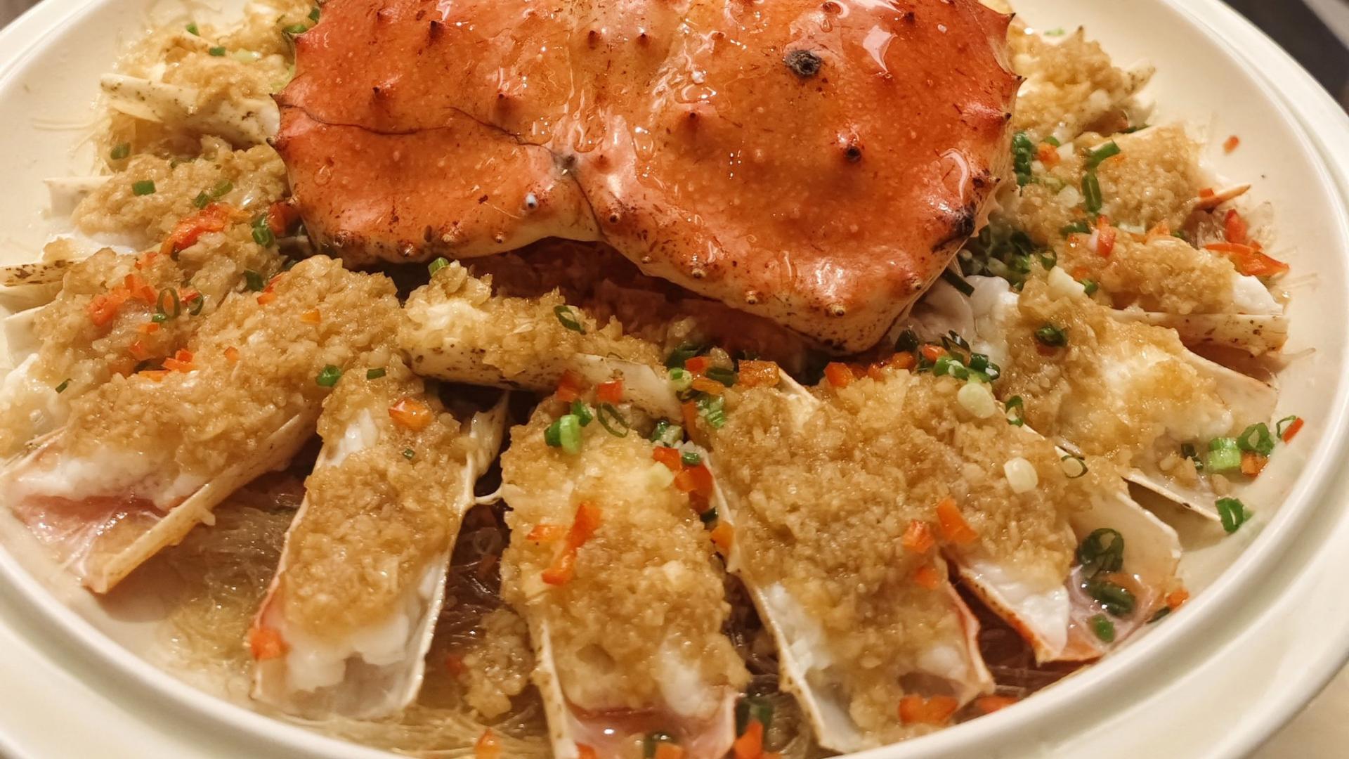 没吃过帝王蟹的我，过年置办年货要不要来一只？还是买大闸蟹代替呢？