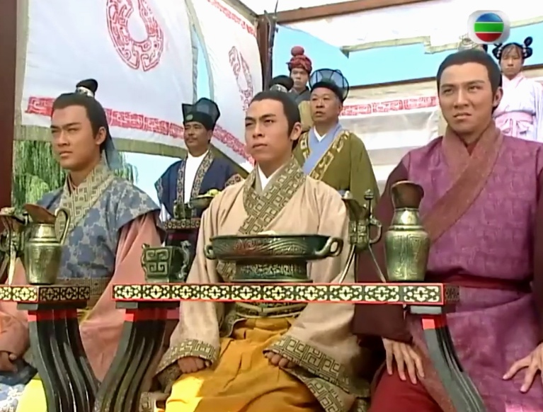 《寻秦记》中赵盘、赵德、赵嘉
这三个姓赵的公子哥
有事没事聚在一起
吵架、较劲