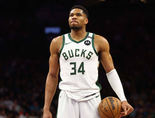 字母哥他根本就没有下滑。说他下滑了，根本就不看雄鹿的球。根本原因就是雄鹿的这些队