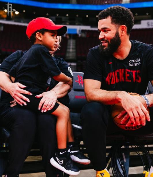 范弗里特对于火箭队有多关键？其实大家都知道。虽然上赛季常规赛火箭队的范弗里特表现