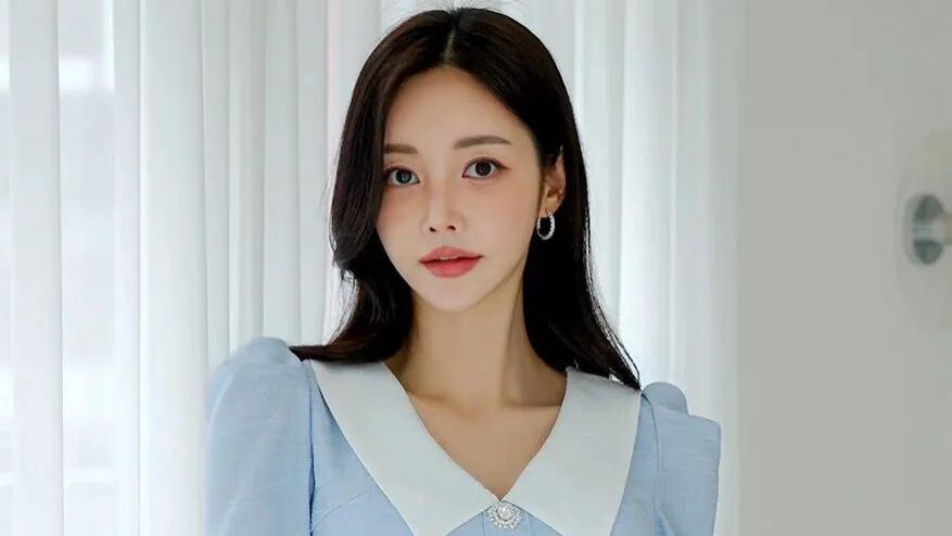 蛮腰玉手舞纤纤， 步步生莲妙姿妍，红裙疾转艳如花，绿袖翻飞轻如纱