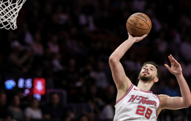 不引战！夏天申京跟小里互换对两队是不是双赢

小里有很强的得分组织属性，能充分释