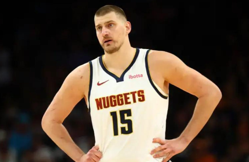 约基奇的防守怎么突然这么好了

补了凌晨的比赛录像，发现约基奇防守方站位和数据都