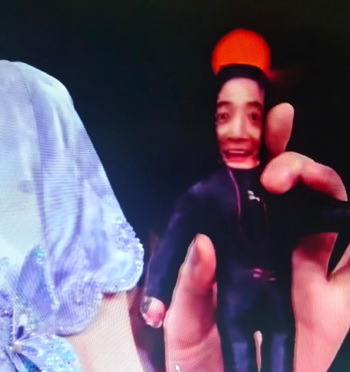 老鼠干多恶心人啊，撒贝宁的反应才是正常的吧。不知道什么时候起，圈内流行明星的“老