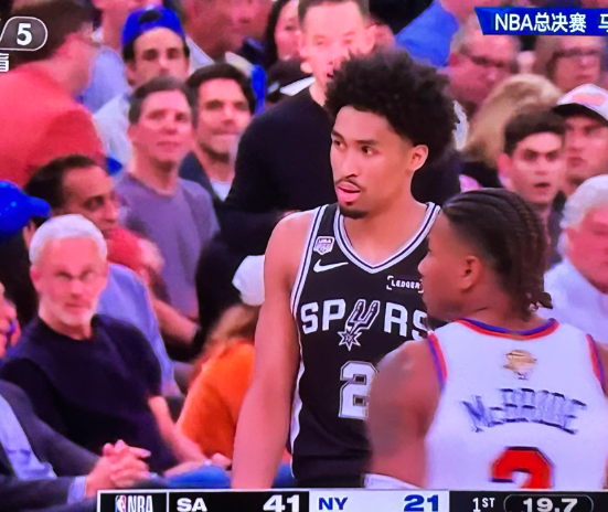 这剧本想不到啊！马刺单节41分！领先19分！
这就是NBA总决赛G4，这就是尼克
