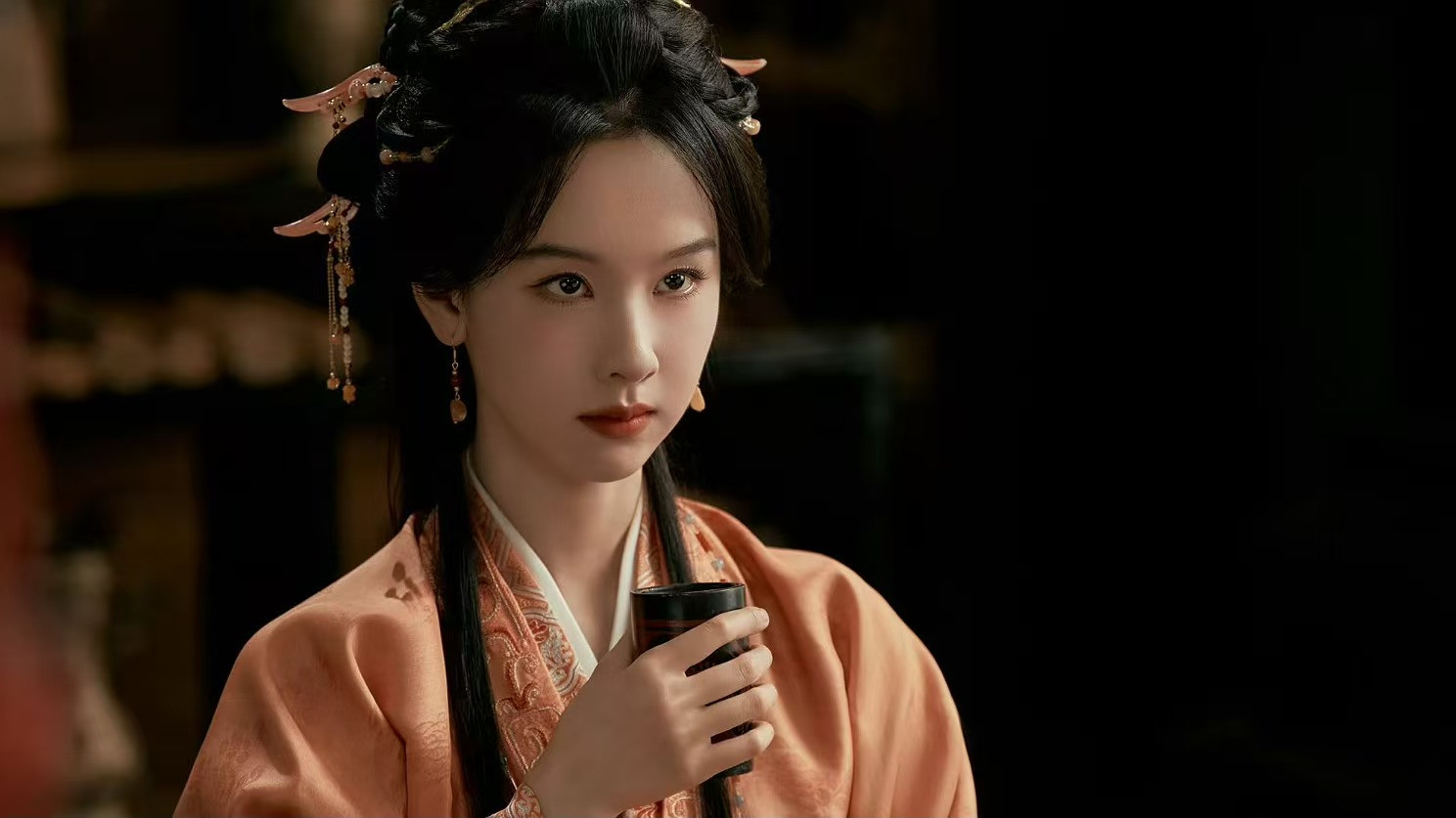 女性权谋剧《翘楚》开播，陈都灵 周翊然主演，能成古装剧黑马吗？
