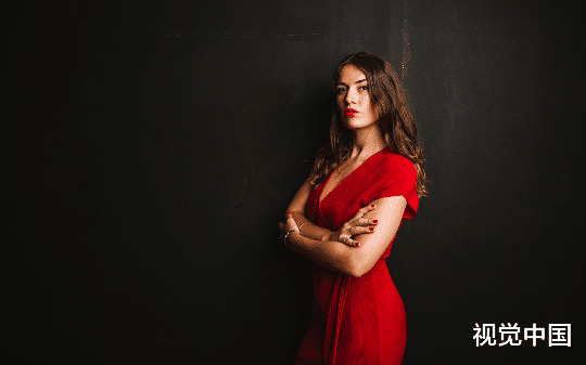 除夕夜，表哥当众拉踩我，被我从天而降的三个红颜知己连环打脸