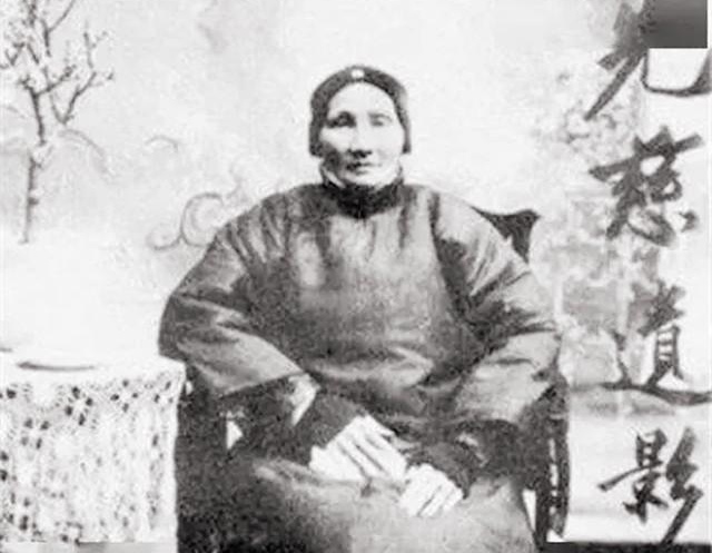 蒋介石母亲王采玉两次成寡妇，一度还出家了