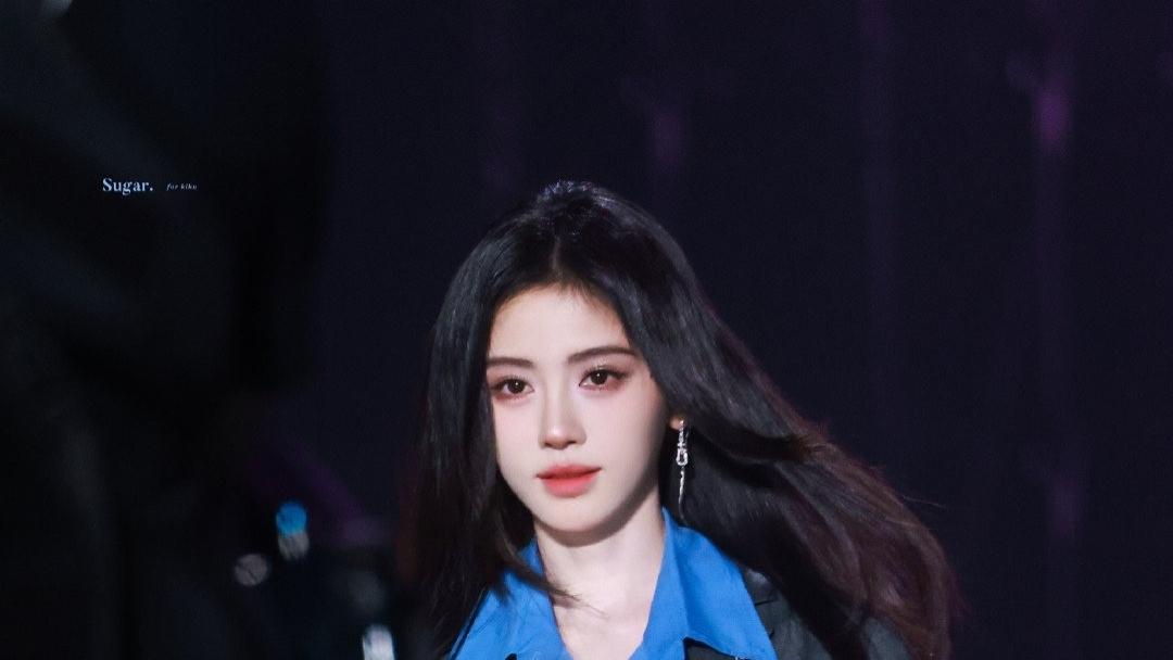 鞠婧祎三套造型封神巅峰夜，全开麦实力斩获大奖惊艳全场