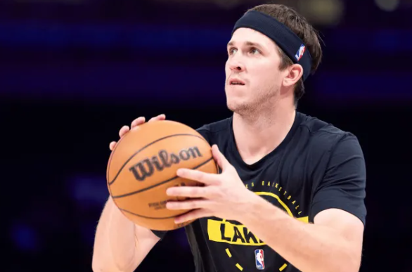 ESPN记者Shams在节目中谈到了火箭和湖人两队球员的伤病恢复情况。
“里夫斯