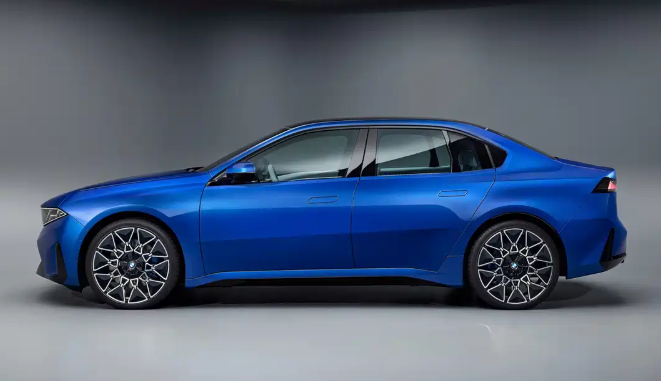 引入新世代设计风格全新宝马3系燃油版谍照曝光多种动力选择
通过谍照来看，新车前脸