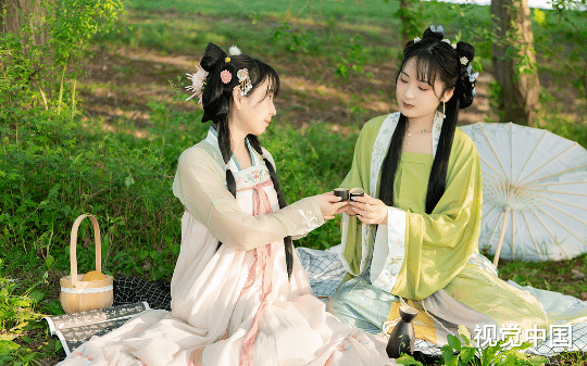 皇帝驾崩需要宫女守陵，爹把养妹的名字换成了我，真的殉葬后爹娘又开始后悔了.......