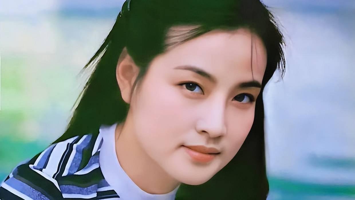 不退休不息影，75岁的女王刘晓庆，已经走上另一条道路